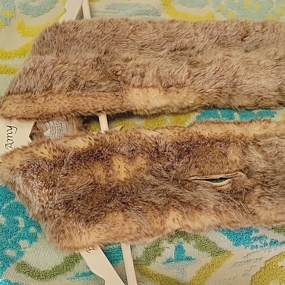 Ohhhh you fancy. Huh? Faux furr - Picture 2 of 3